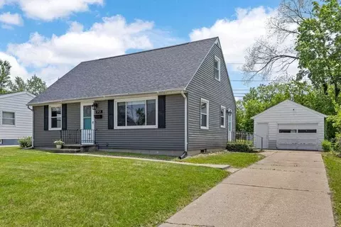 1701 Arizona Ave, Cedar Rapids, IA 52402