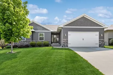 5 Whitechapel Dr, Iowa City, IA 52245