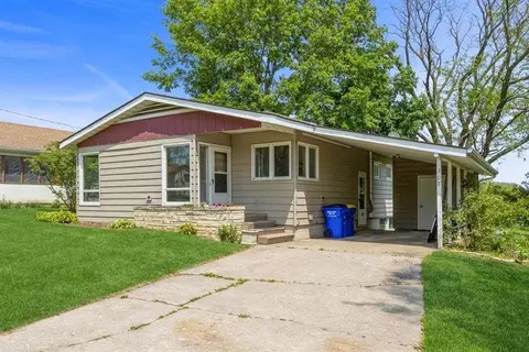 307 N 6th St, West Branch, IA 52358