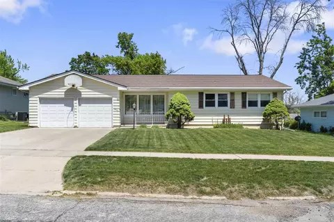 2040 NE Carolina Dr, Cedar Rapids, IA 52402