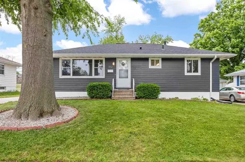332 28th St NW, Cedar Rapids, IA 52405
