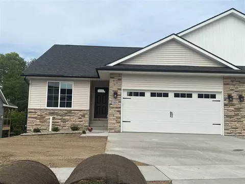 705 Hillside Dr, Tiffin, IA 52340