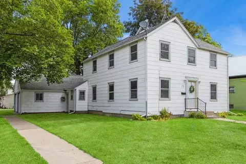 192 W Randolph St, Marengo, IA 52301