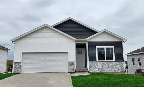611 E Goldfinch Dr, Tiffin, IA 52340