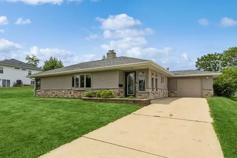 2520 Kathryn St SW, Cedar Rapids, IA 52404