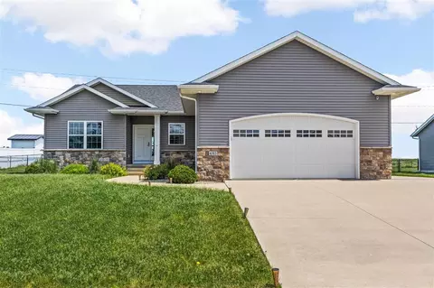 6313 Hoover Trail Rd SW, Cedar Rapids, IA 52404