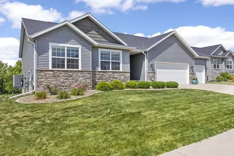 7112 Country Ridge Dr, Palo, IA 52324