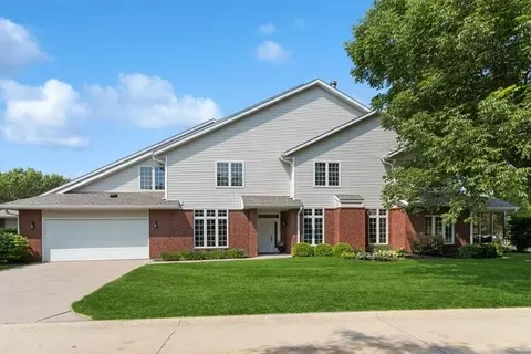 15 Idyllwild Ct, Iowa City, IA 52245