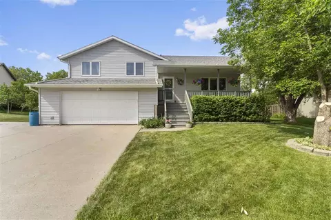 1160 Saint Andrews Dr, North Liberty, IA 52317