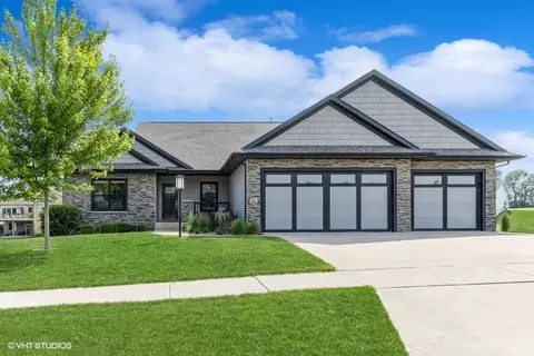 681 Sherwood Dr, Iowa City, IA 52245