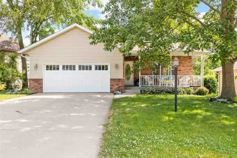 2737 Muddy Creek Ln, Coralville, IA 52241