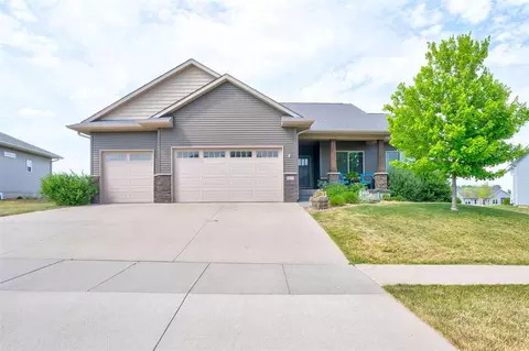 1660 Red Barn Dr, North Liberty, IA 52317
