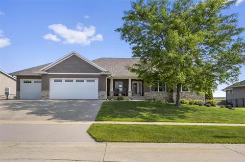 6613 Hoover Trail Rd SW, Cedar Rapids, IA 52404