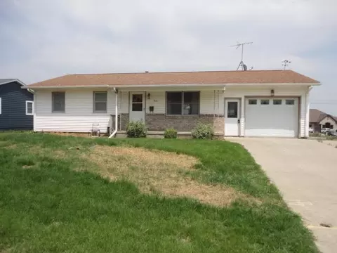 919 Van Dr, Williamsburg, IA 52361