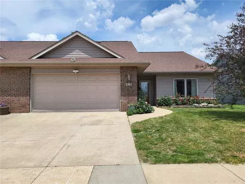 526 E Bear Dr, Tiffin, IA 52340