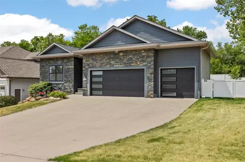 1973 Ollinger Dr, Coralville, IA 52241