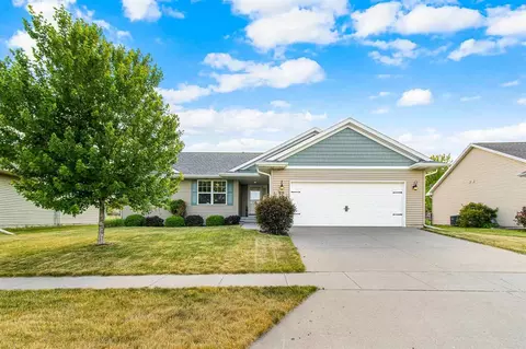 1515 Red Oak Dr, North Liberty, IA 52317