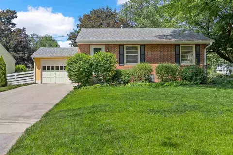 1816 B St, Iowa City, IA 52245
