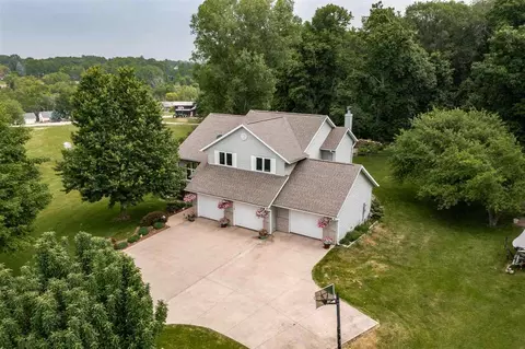 3077 Newport Rd, Iowa City, IA 52240
