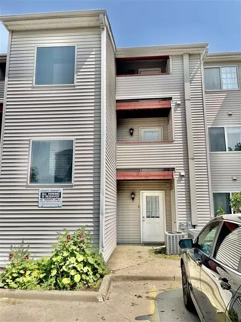 514 5th St UNIT D, Coralville, IA 52241