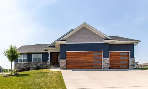 713 Silver Charm Ln, Iowa City, IA 52240