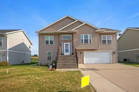 510 Locust Dr, North Liberty, IA 52317