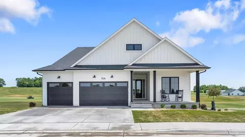 926 Long Dr, Solon, IA 52333