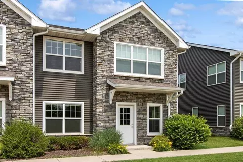 4848 Raleigh Ln, Iowa City, IA 52245
