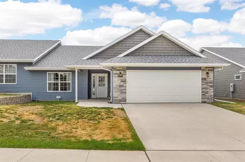 471 Chamber Dr, Anamosa, IA 52205