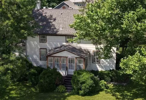 715 13th Ave, Amana, IA 52203