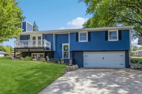 500 Hampton Ct, Williamsburg, IA 52361