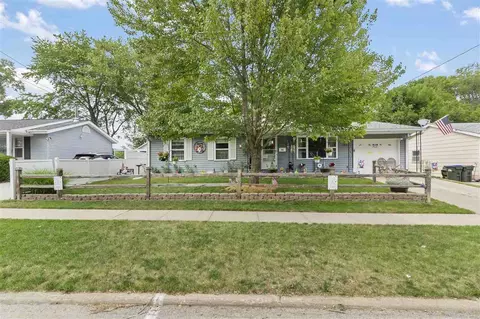 1412 Brookwood Dr, Iowa City, IA 52240