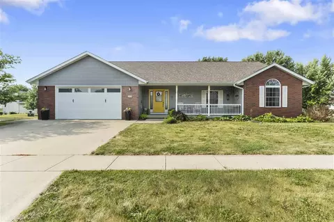125 Lynx Ln, North Liberty, IA 52317