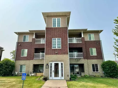 4906 E Court St, Iowa City, IA 52245