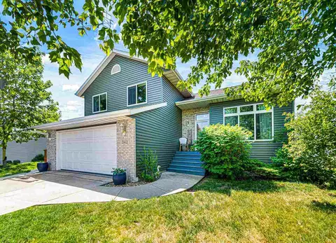 342 Fox Run Dr, North Liberty, IA 52317