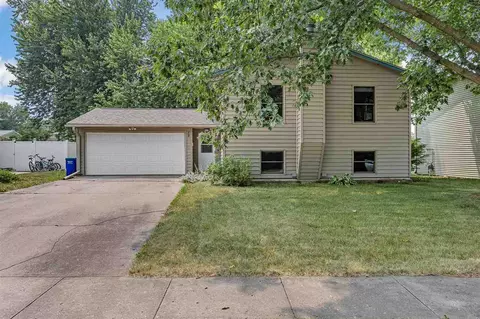 15 Birch Ct, North Liberty, IA 52317