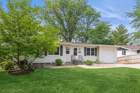 1021 Tower Ct, Iowa City, IA 52246