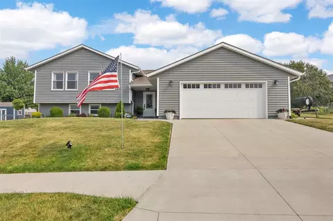 1915 Highland Rd, Ely, IA 52227
