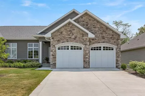 3 Pond Ridge Cir, Coralville, IA 52241