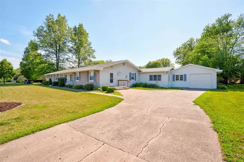 1205 N 4th Ave, Washington, IA 52353