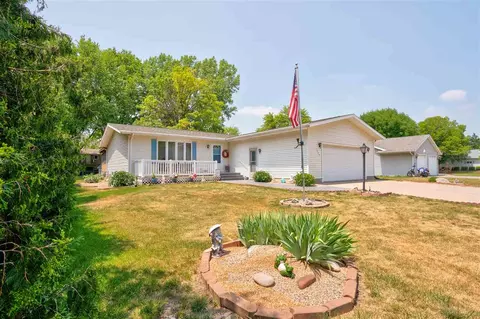 1509 N 3rd Ave, Washington, IA 52353