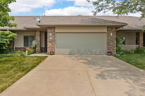 55 Montgomery Pl, Iowa City, IA 52240