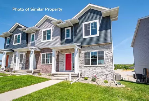 328 Sycamore Dr, West Branch, IA 52358