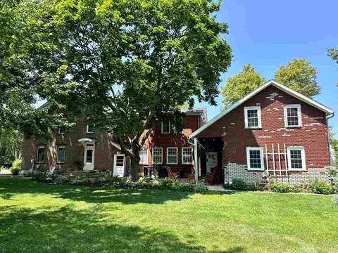 4425 V St, Homestead, IA 52236