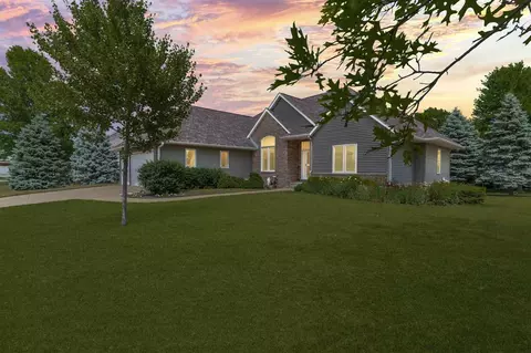 15 Cougar Pl, North Liberty, IA 52317