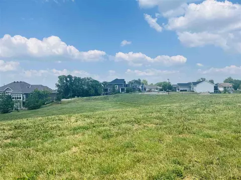 4164 Buckingham Ln, Iowa City, IA 52245