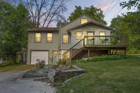 2109 Tanglewood St, Iowa City, IA 52245