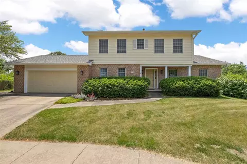 25 Hunters Ct, Iowa City, IA 52246