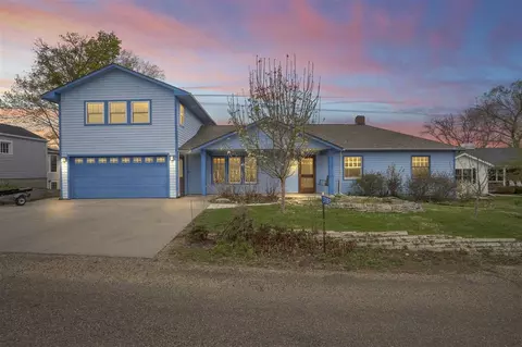 3782 Cottage Reserve Rd NE, Solon, IA 52333