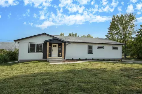 131 W Main St, Oxford, IA 52322